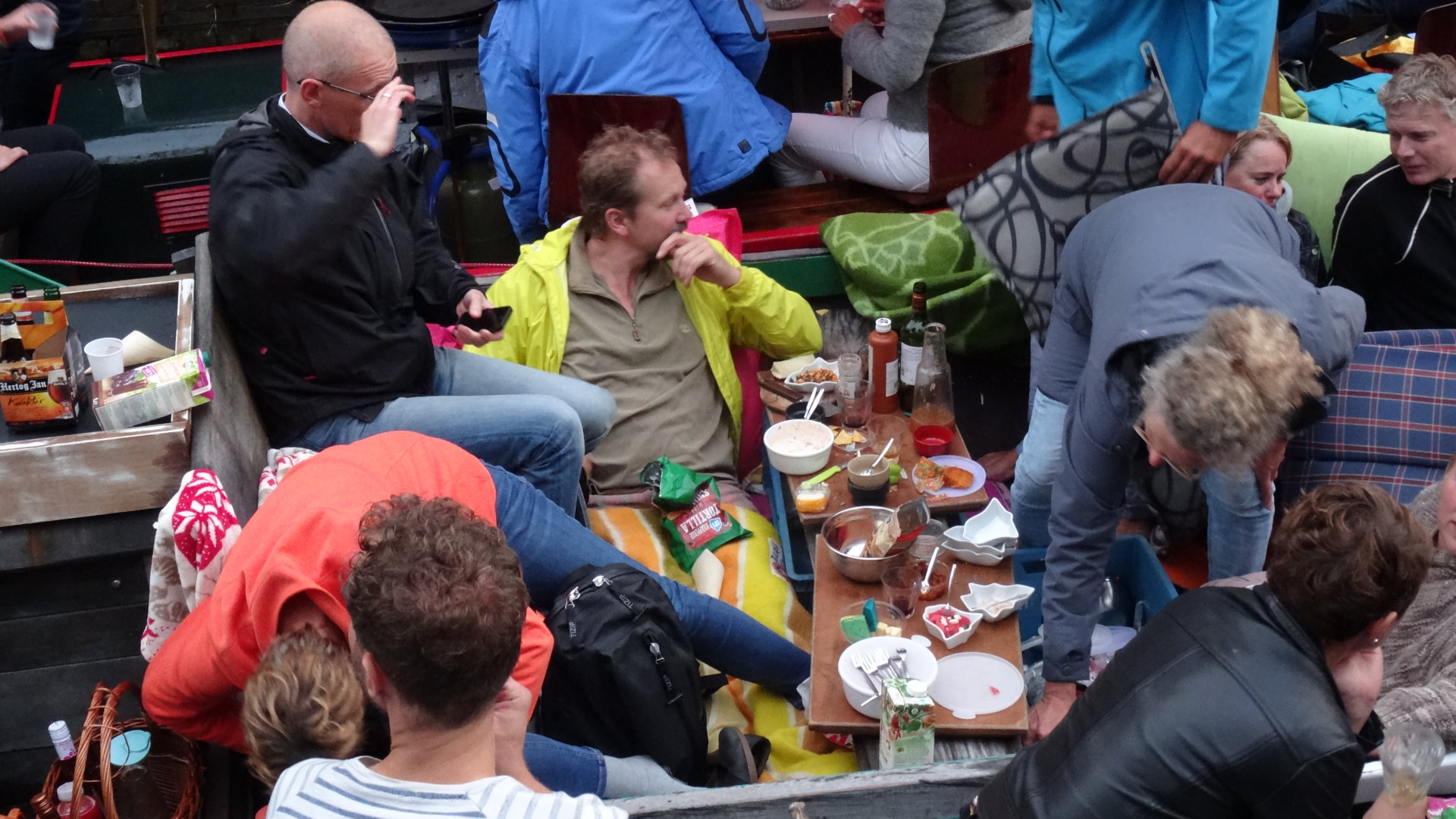 In de pauze tijd hapjes en drankjes aan boord